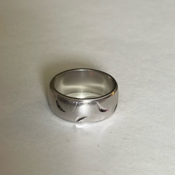 Other - 18k Gold HGE • Size 6.5 Ring / Band